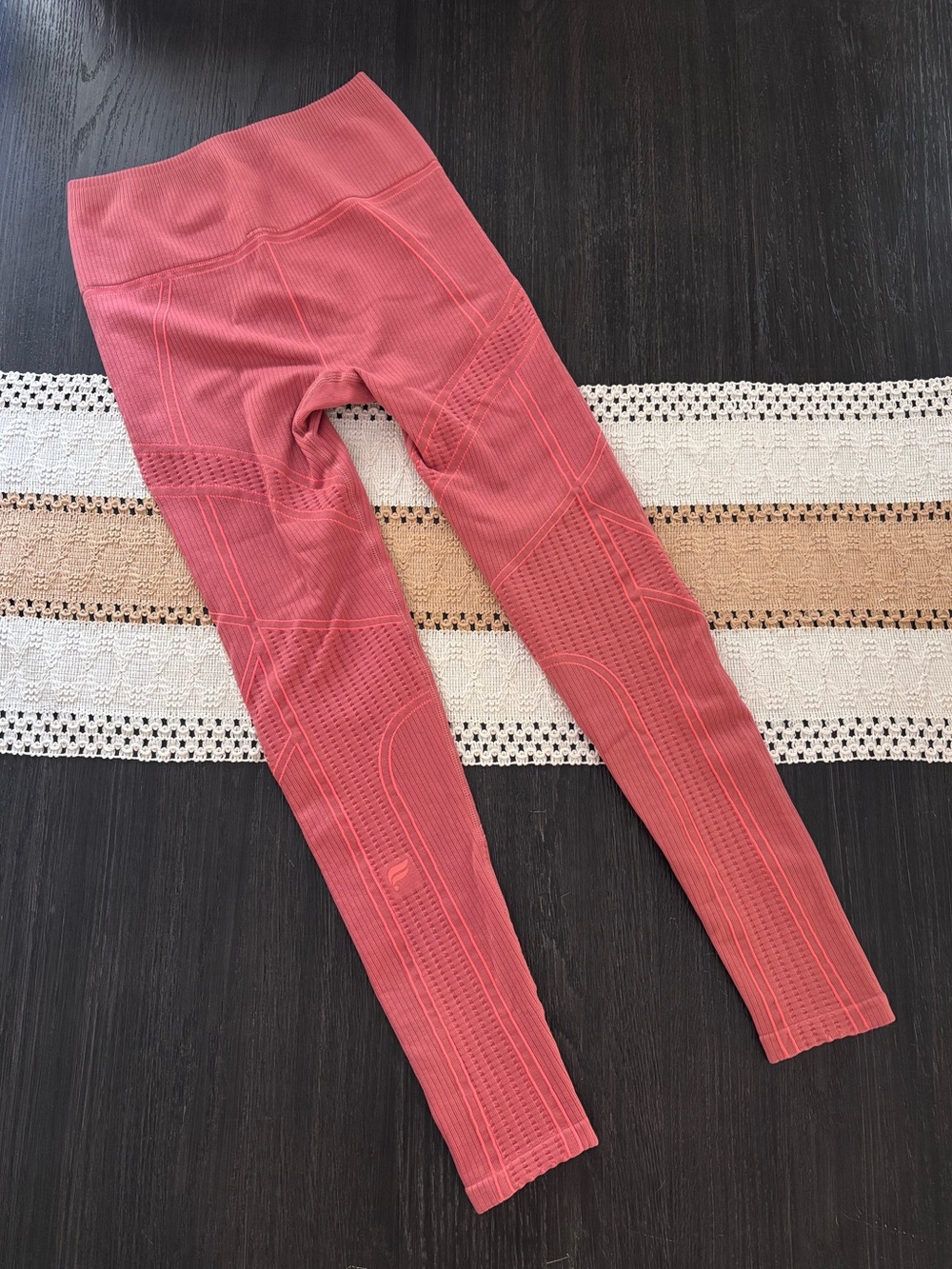 Seamless High-Waisted Compressive Legging - Picture 2 of 4